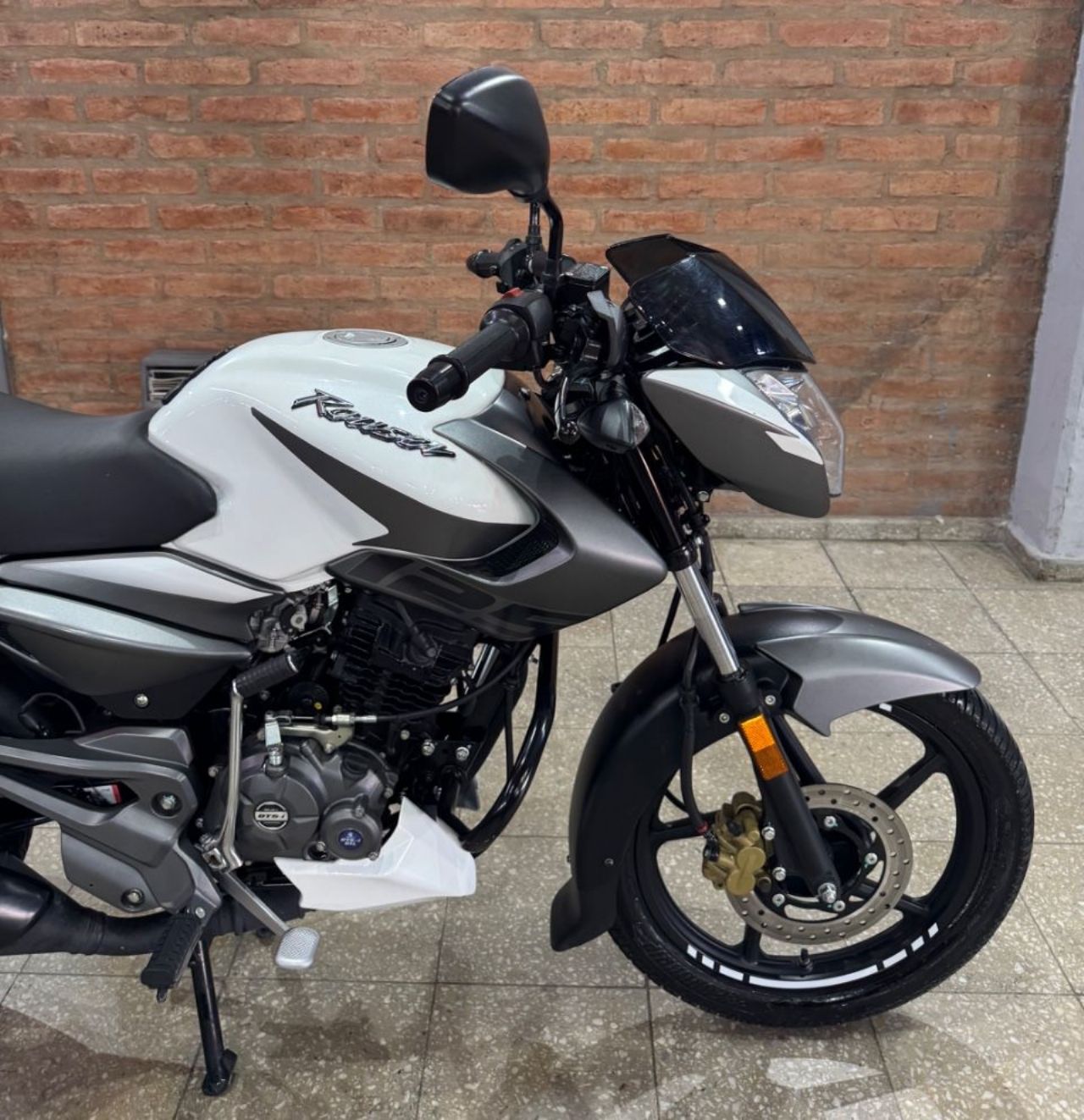 Bajaj Rouser Usada en San Juan, deRuedas