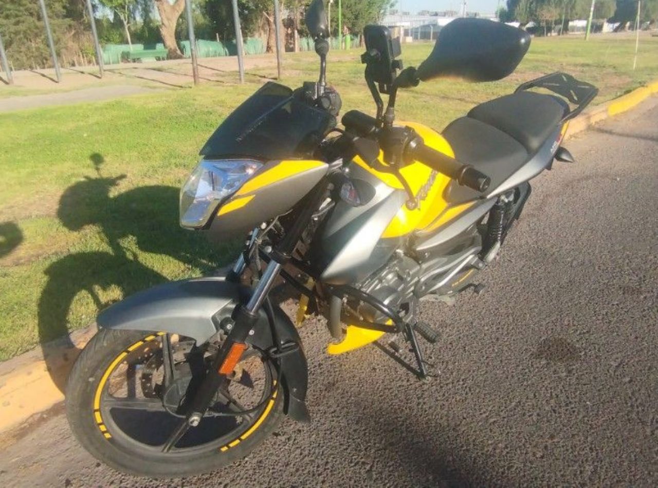 Bajaj Rouser Usada en Mendoza, deRuedas