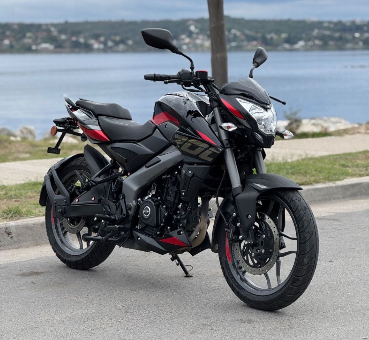Bajaj Rouser Usada en Córdoba, deRuedas