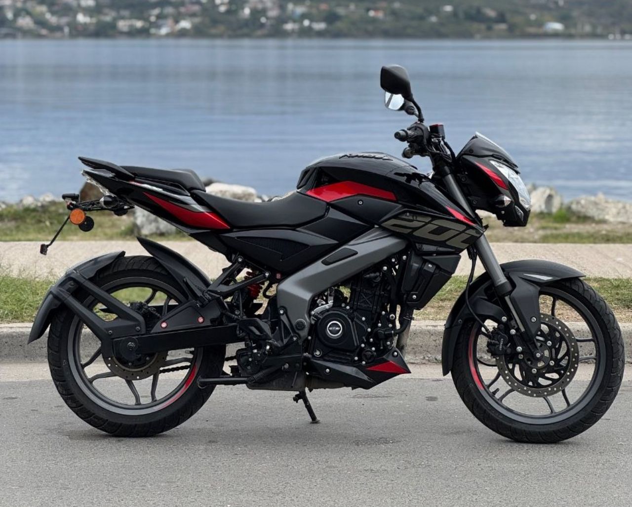 Bajaj Rouser Usada en Córdoba, deRuedas