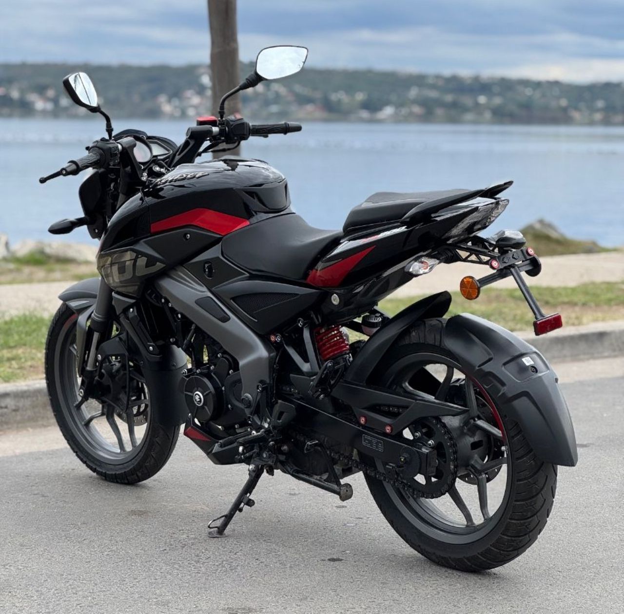 Bajaj Rouser Usada en Córdoba, deRuedas