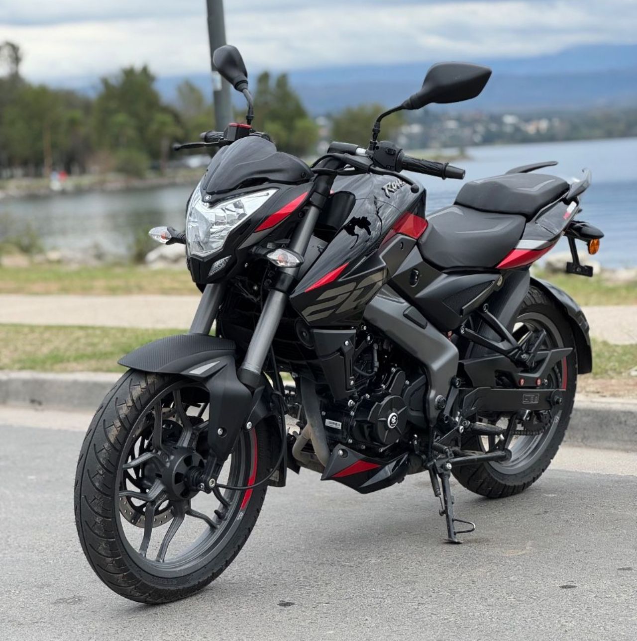 Bajaj Rouser Usada en Córdoba, deRuedas