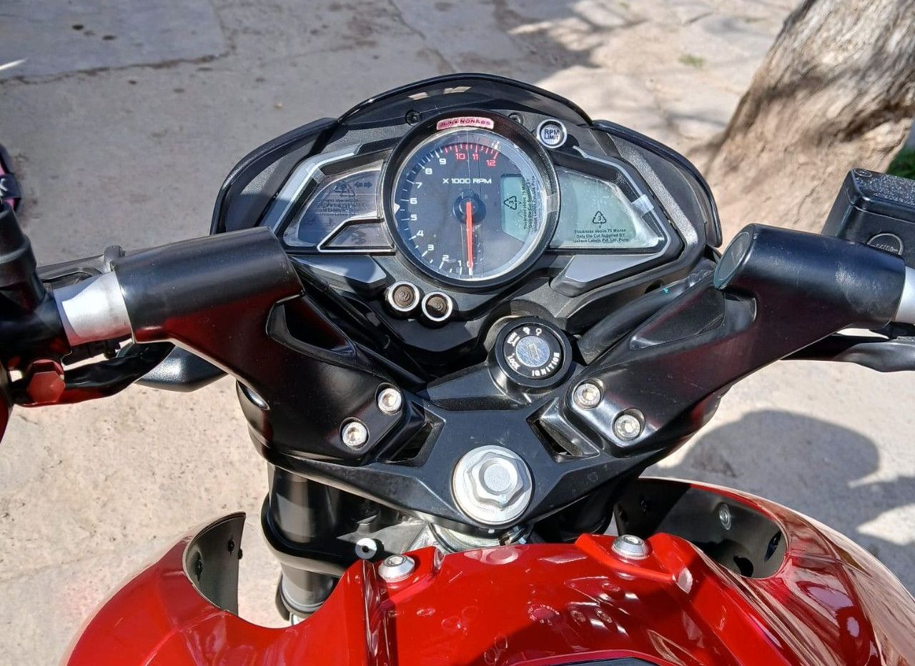 Bajaj Rouser Usada en San Juan, deRuedas