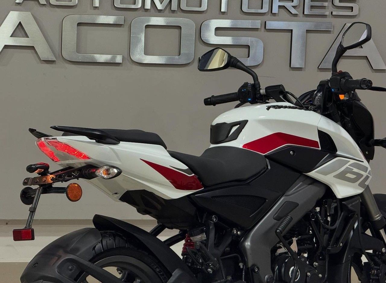 Bajaj Rouser Usada en San Juan, deRuedas