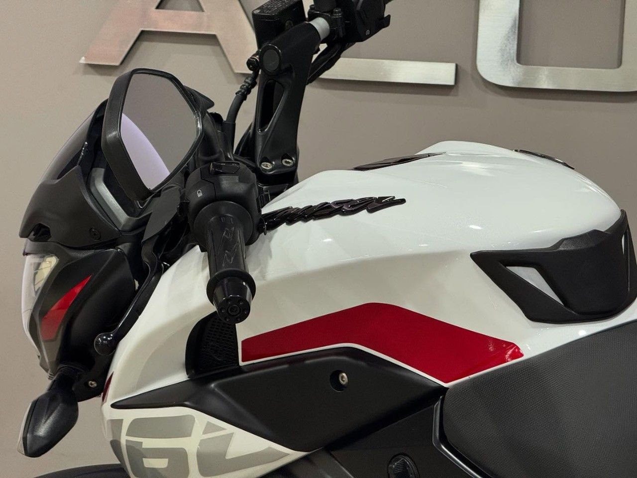 Bajaj Rouser Usada en San Juan, deRuedas
