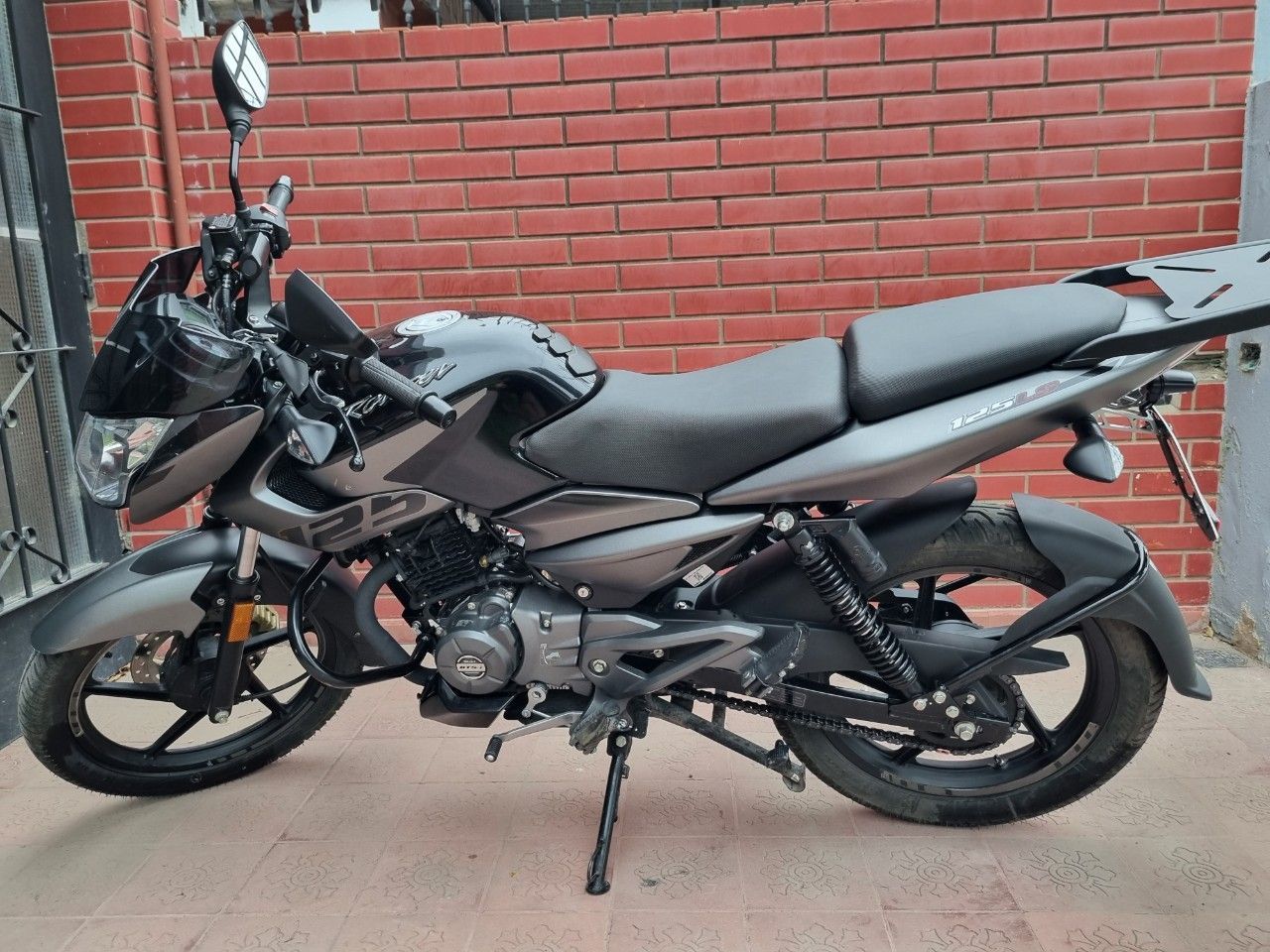 Bajaj Rouser Usada en Córdoba, deRuedas