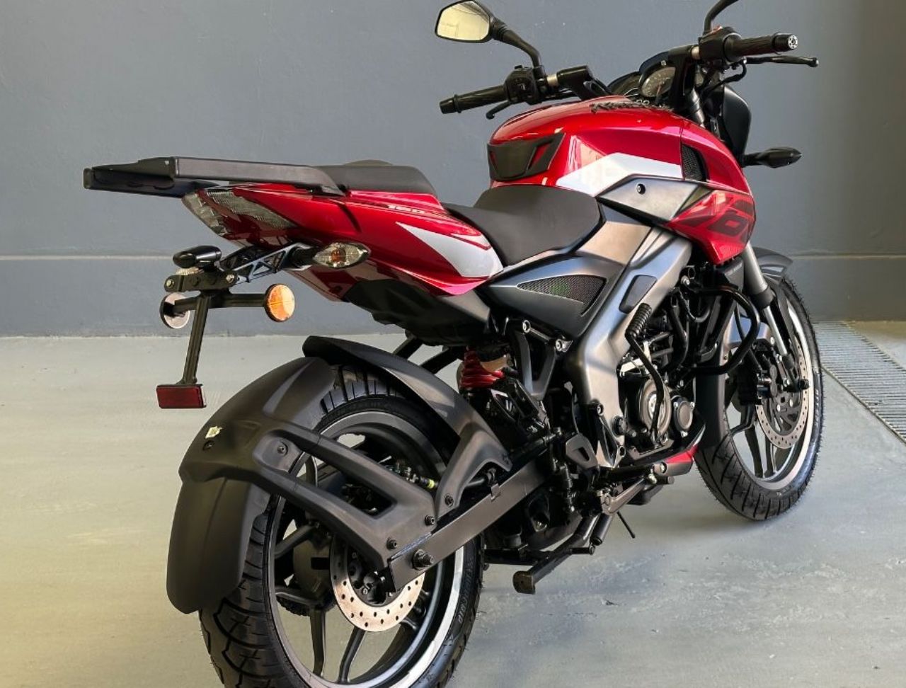 Bajaj Rouser Usada en Mendoza, deRuedas