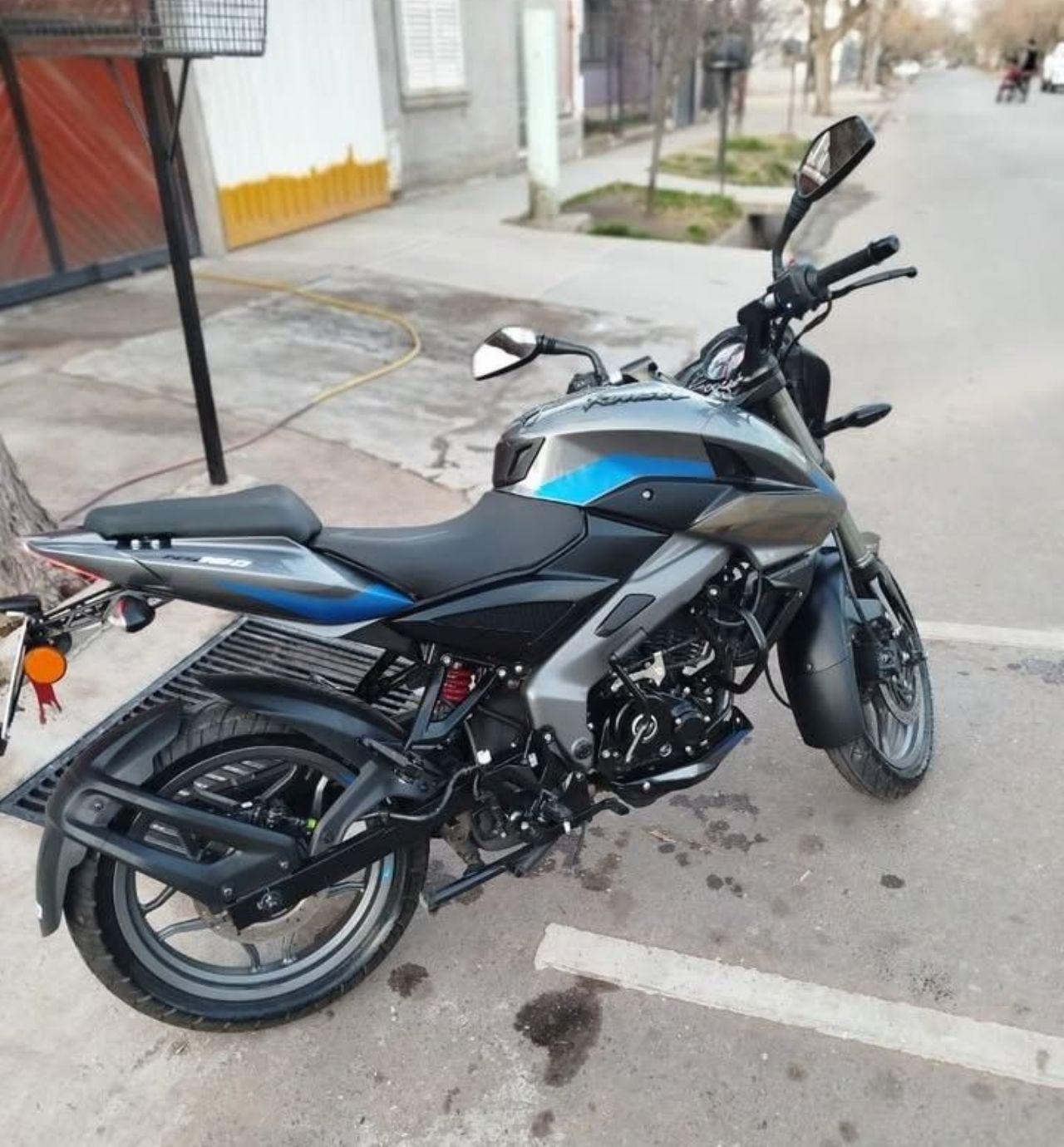 Bajaj Rouser Usada en Mendoza, deRuedas