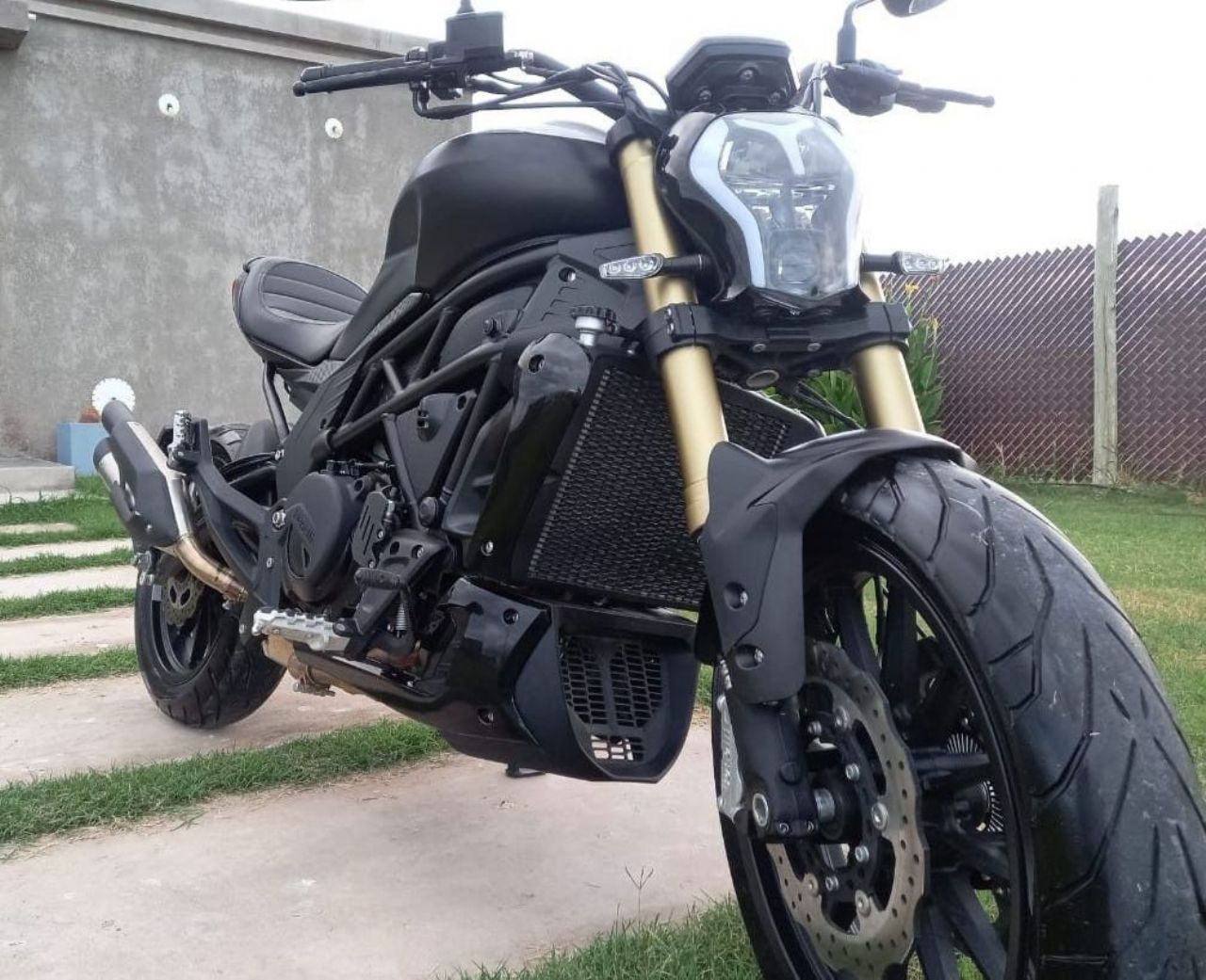 Benelli Cruiser Usada en San Juan, deRuedas
