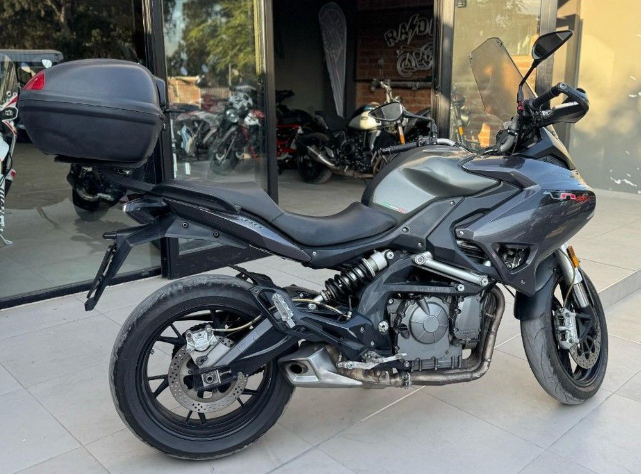 Benelli TNT Usada en San Juan, deRuedas