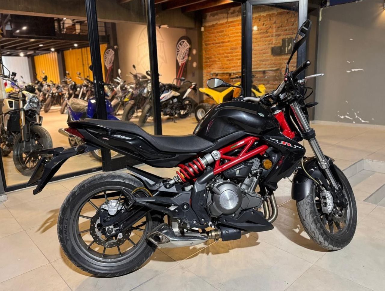 Benelli TNT Usada en San Juan, deRuedas