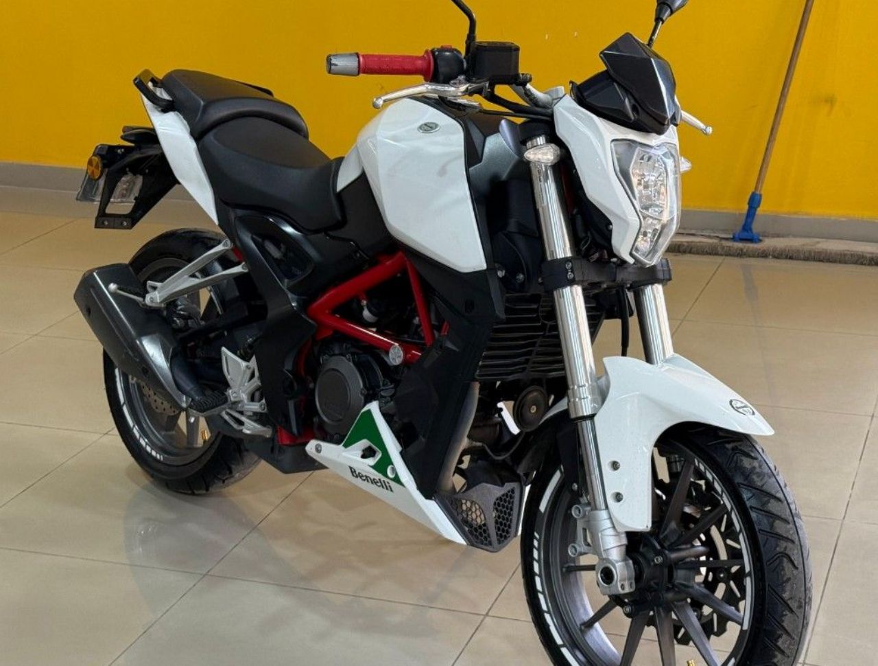 Benelli TNT Usada en San Juan, deRuedas