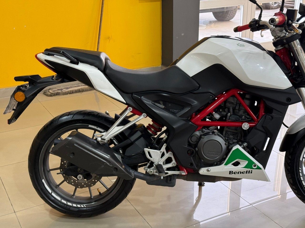 Benelli TNT Usada en San Juan, deRuedas