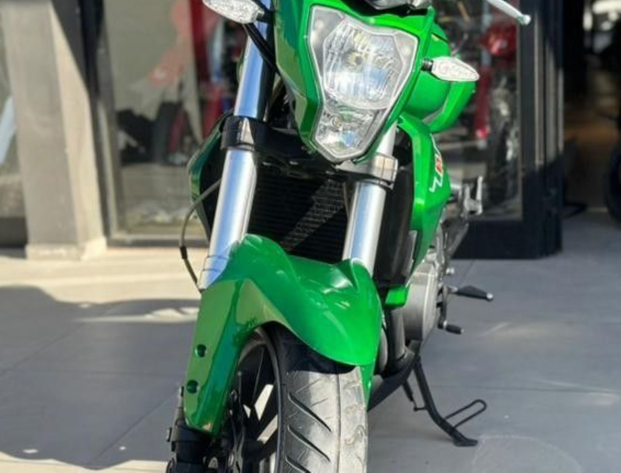 Benelli TNT Usada en San Juan, deRuedas