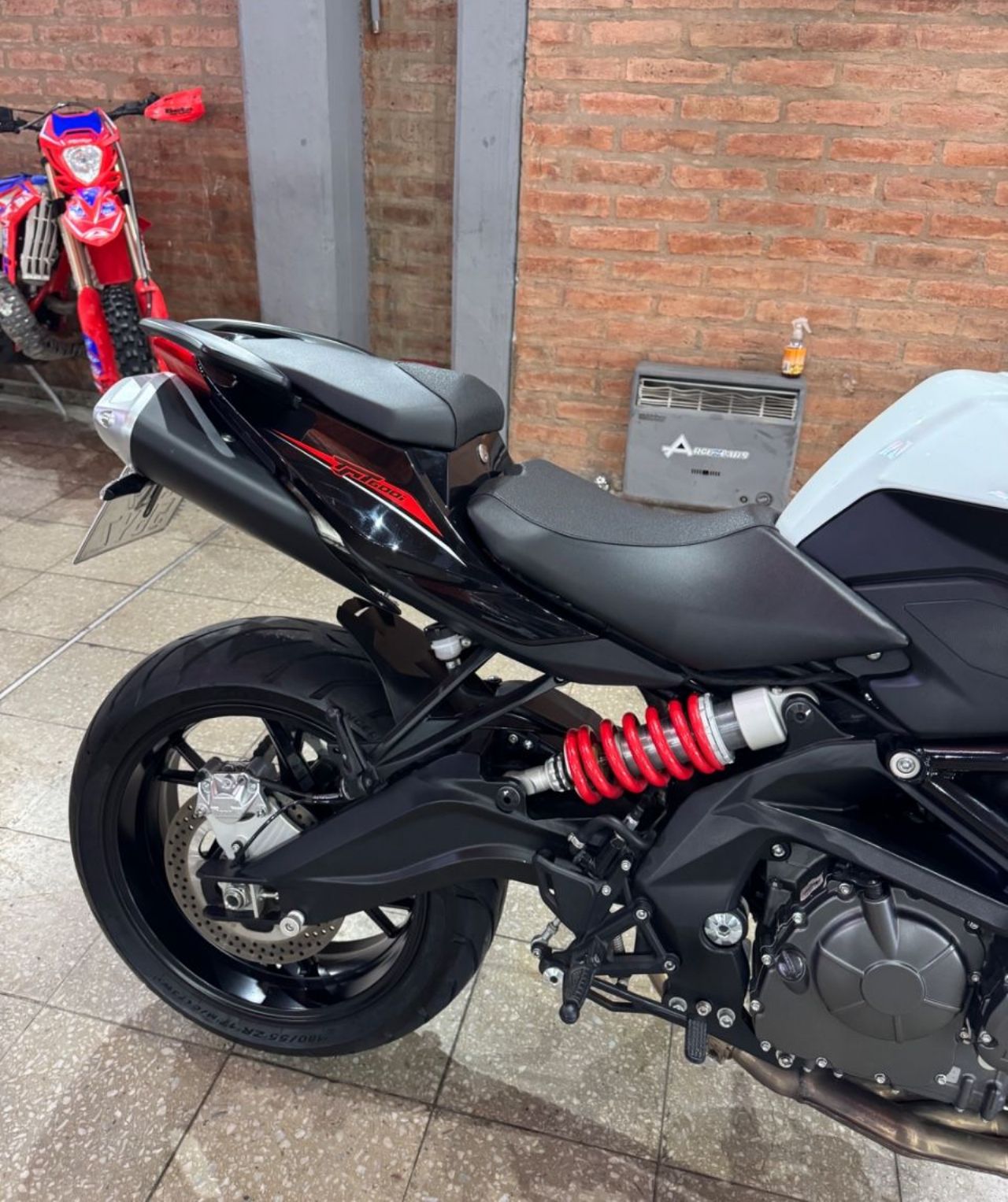 Benelli TNT Usada Financiado en San Juan, deRuedas