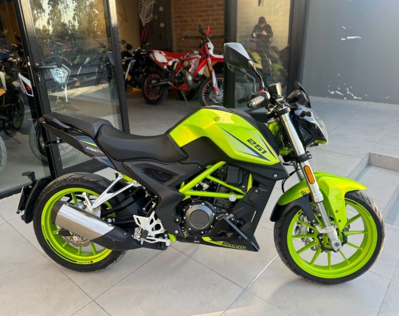 Benelli TNT Usada Financiado en San Juan, deRuedas