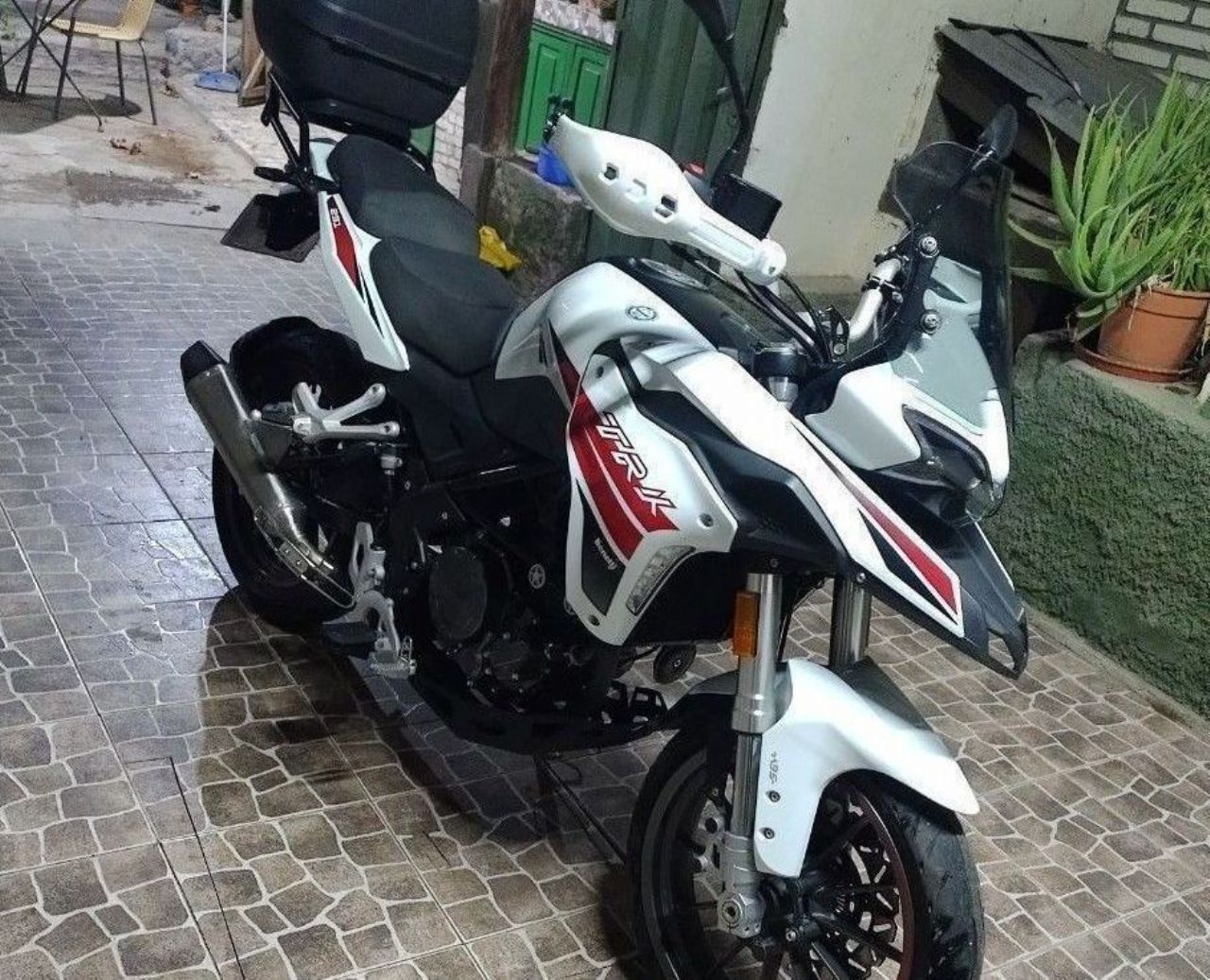 Benelli TRK Usada en San Juan, deRuedas