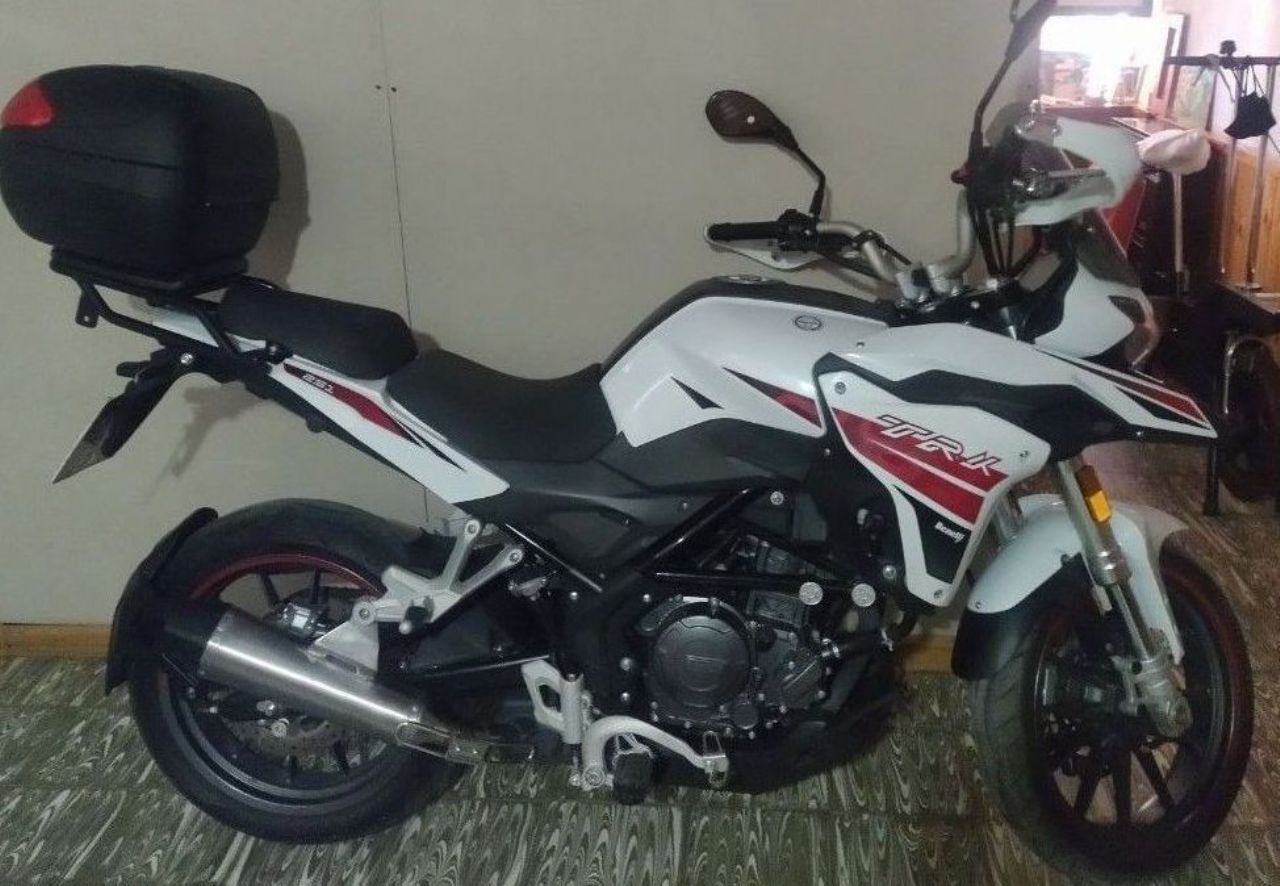 Benelli TRK Usada en San Juan, deRuedas