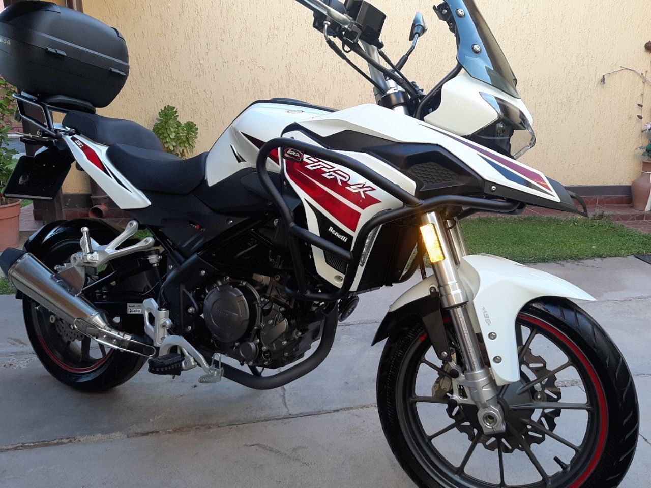 Benelli TRK Usada en Mendoza, deRuedas