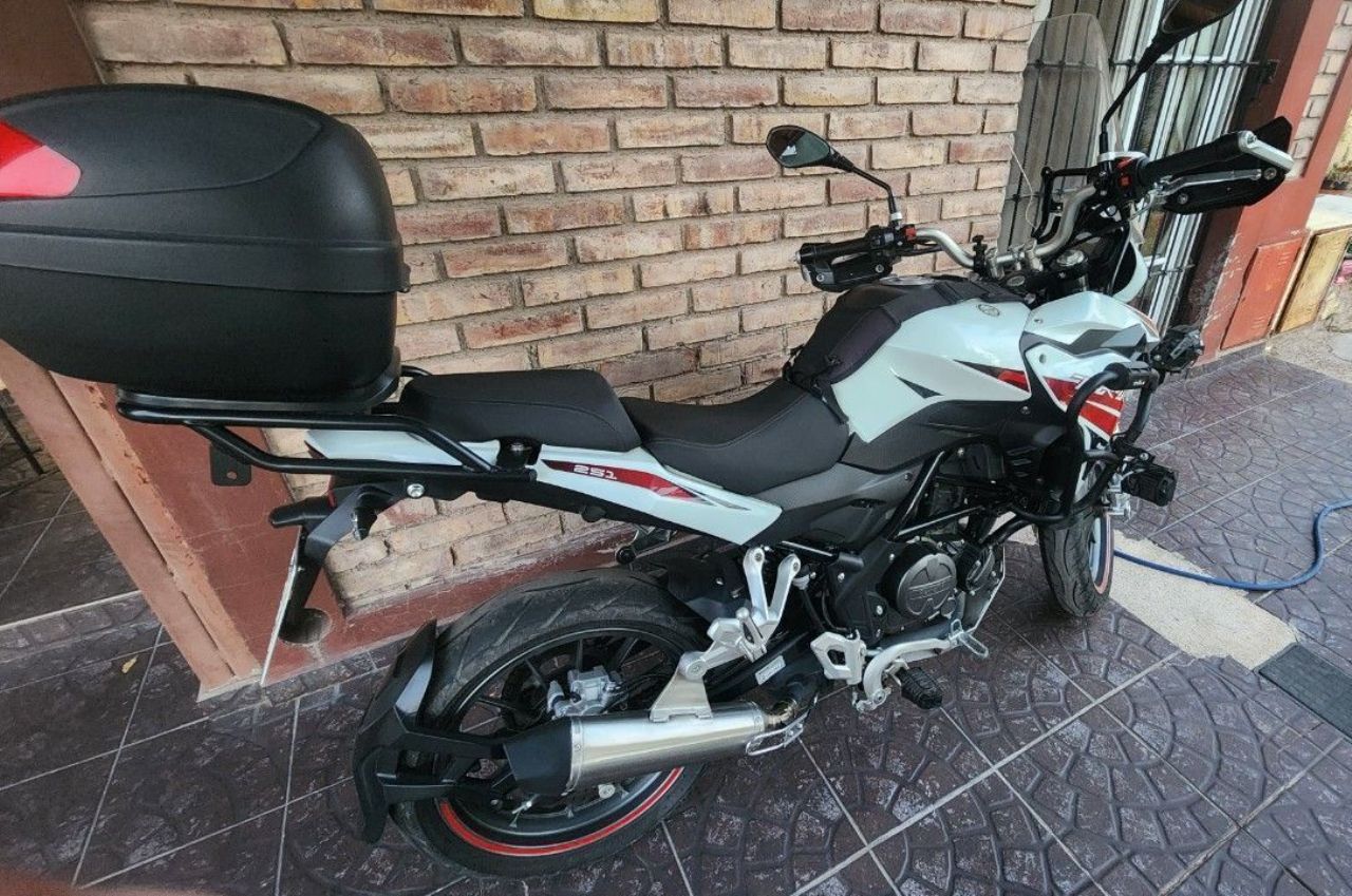Benelli TRK Usada en Mendoza, deRuedas