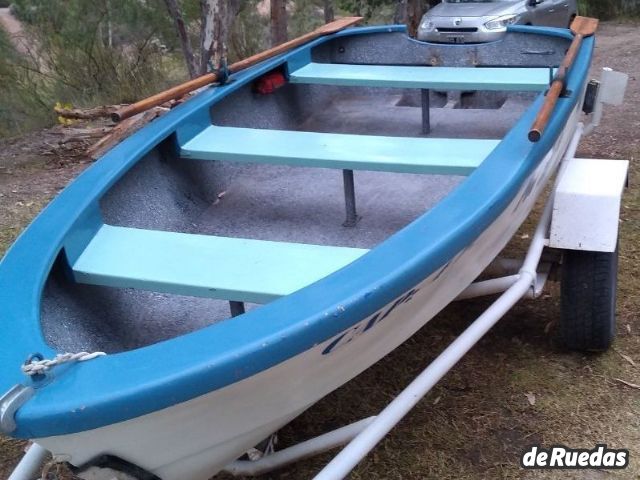 Bote Fibra de vidrio Usado en Mendoza, deRuedas