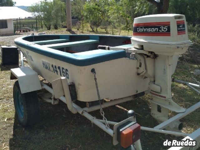Bote Fibra de vidrio Usado en Mendoza, deRuedas