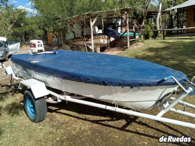 Bote Fibra de vidrio Usado en Mendoza, deRuedas