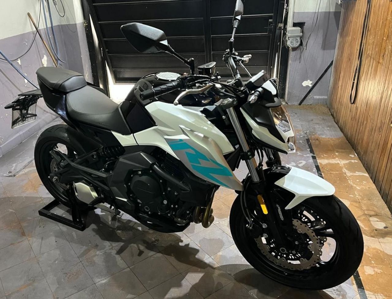 CF Moto RZ Usada en Córdoba, deRuedas