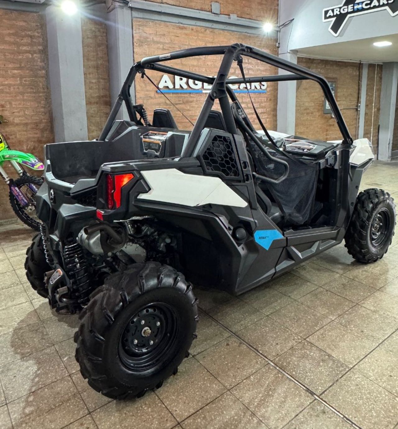 Can-Am Defender Usado en San Juan, deRuedas