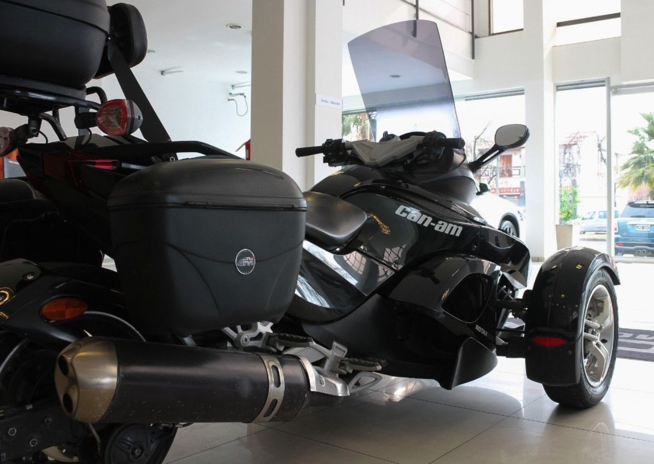 Can-Am Spyder Usada en Mendoza, deRuedas