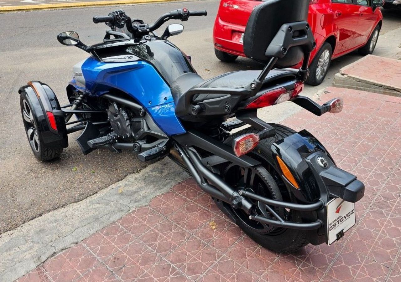 Can-Am Spyder Usada en Mendoza, deRuedas