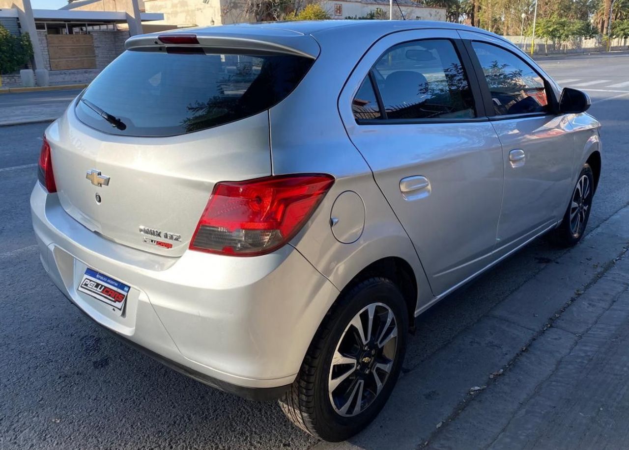 Chevrolet Onix Usado Financiado en San Juan, deRuedas
