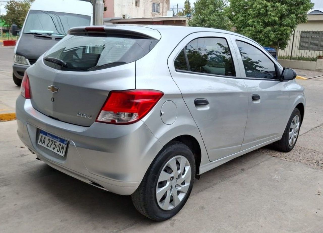 Chevrolet Onix Usado Financiado en Mendoza, deRuedas