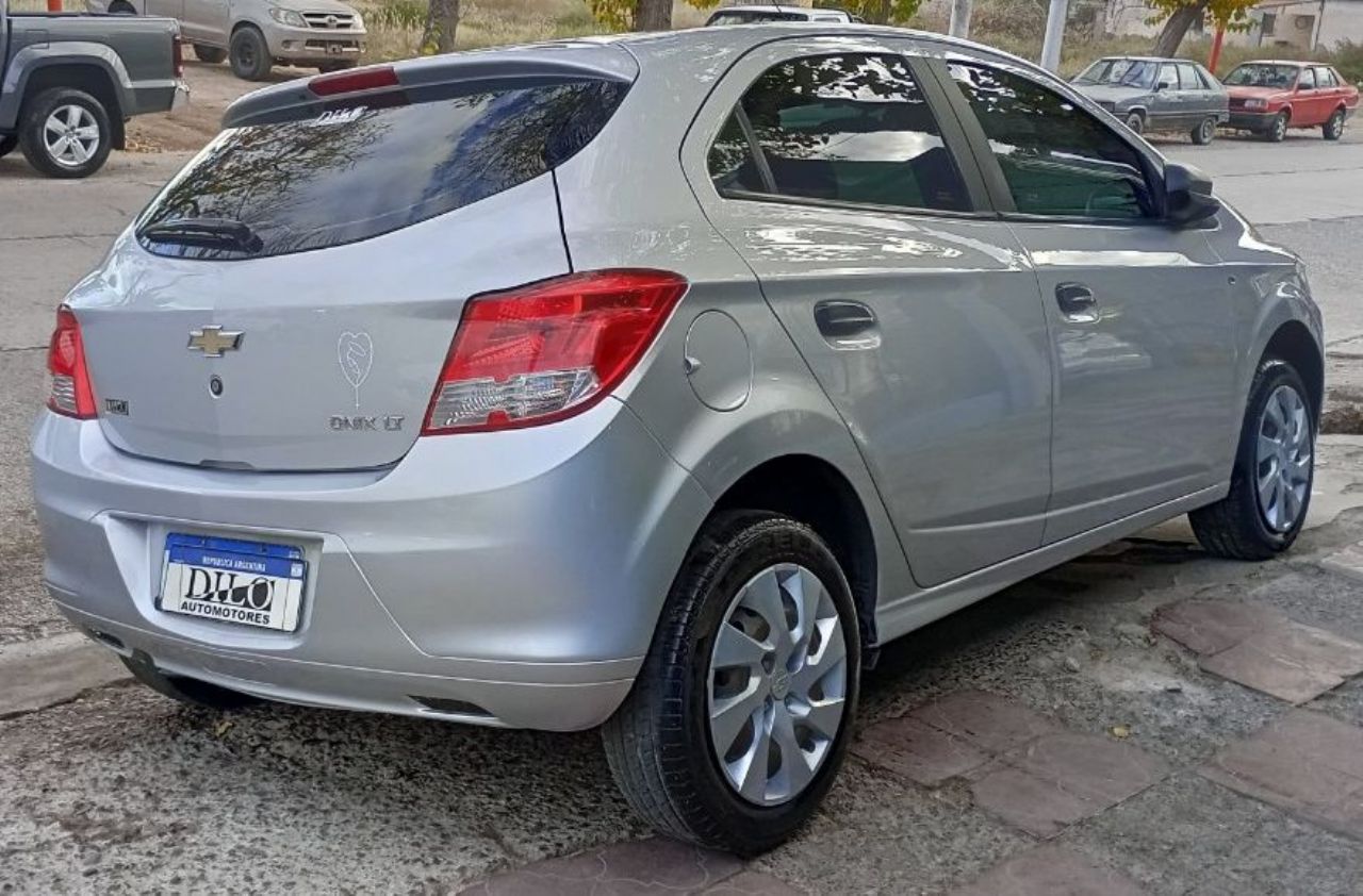 Chevrolet Onix Usado Financiado en Mendoza, deRuedas