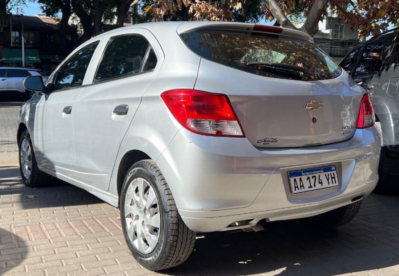 Chevrolet Onix Usado Financiado en Mendoza, deRuedas