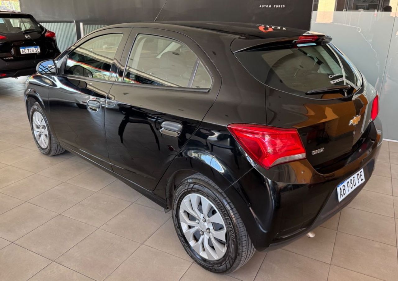 Chevrolet Onix Usado Financiado en Mendoza, deRuedas