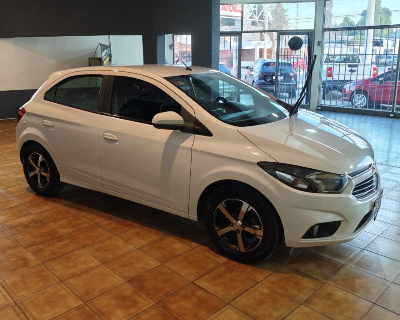Chevrolet Onix Usado Financiado en Mendoza, deRuedas