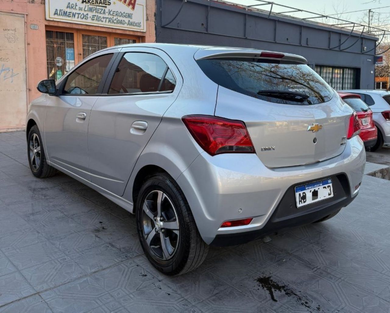 Chevrolet Onix Usado Financiado en Mendoza, deRuedas