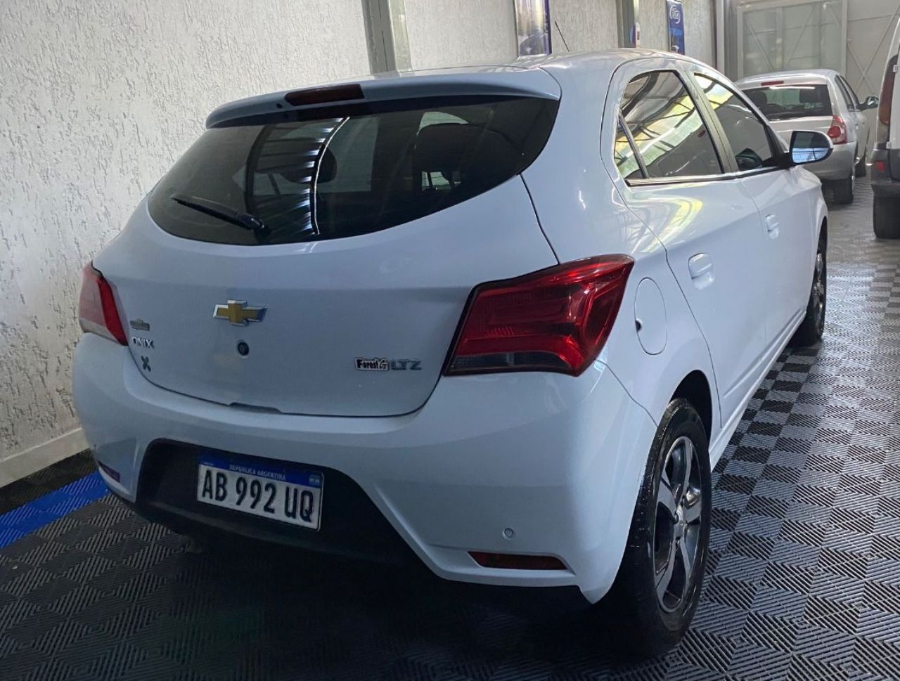 Chevrolet Onix Usado Financiado en Mendoza, deRuedas