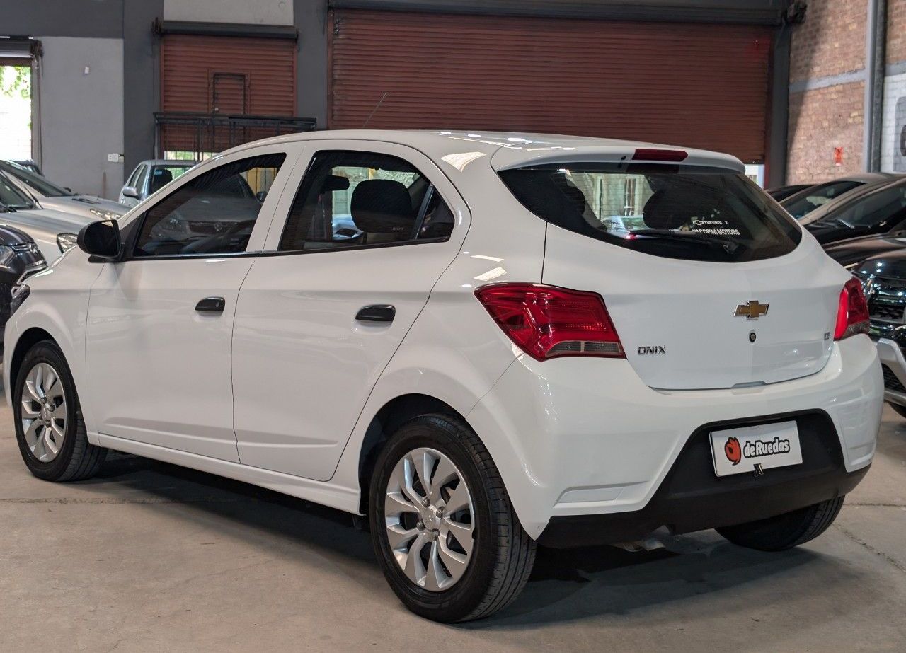 Chevrolet Onix Usado Financiado en Mendoza, deRuedas