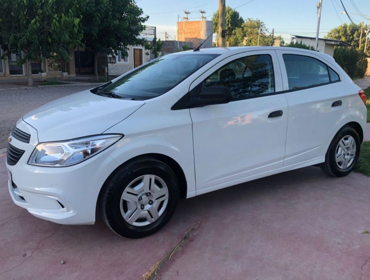 Chevrolet Onix Usado Financiado en Mendoza, deRuedas