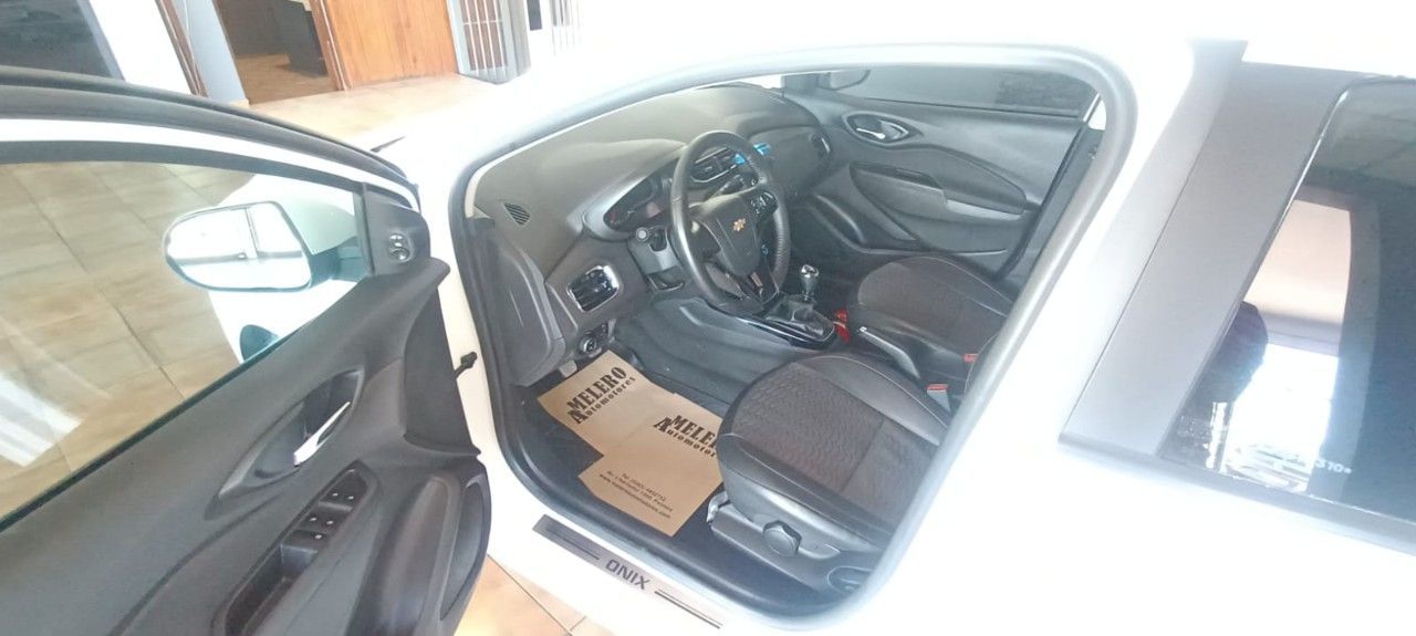 Chevrolet Onix Usado Financiado en Mendoza, deRuedas