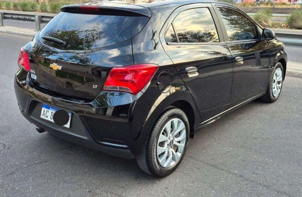 Chevrolet Onix Usado Financiado en Mendoza, deRuedas