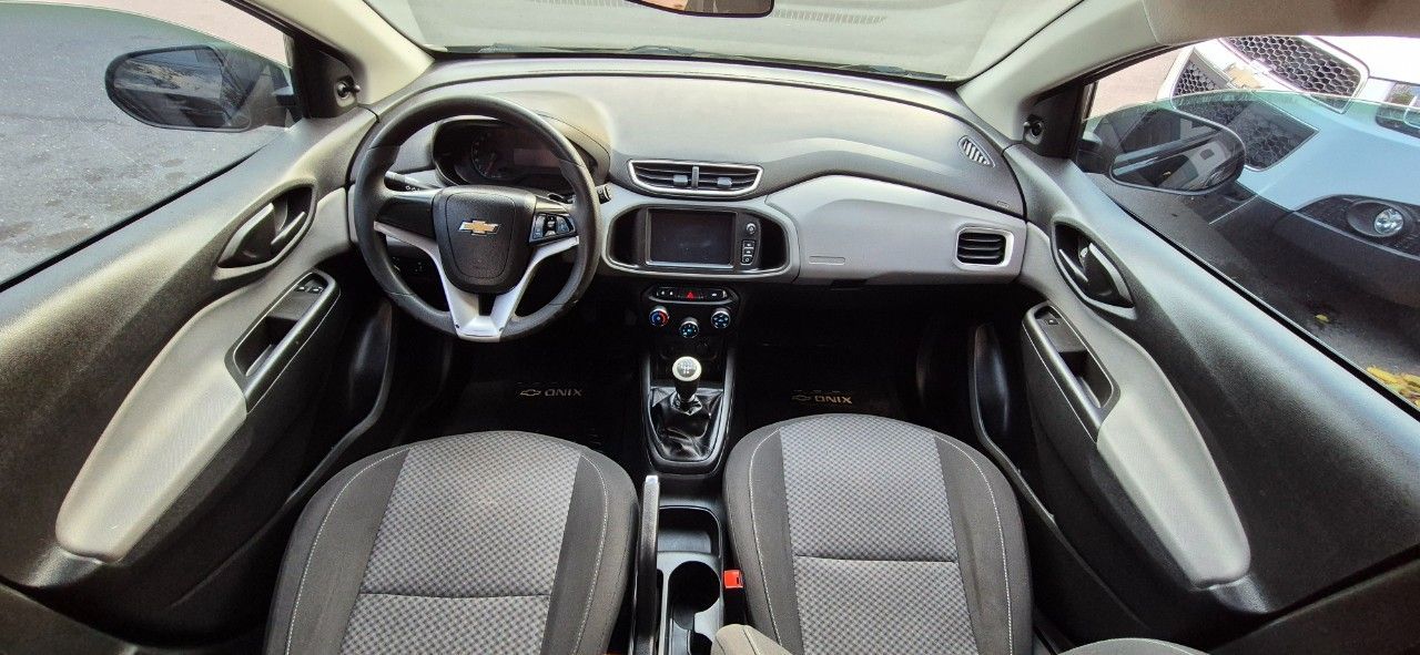 Chevrolet Onix Usado Financiado en Mendoza, deRuedas