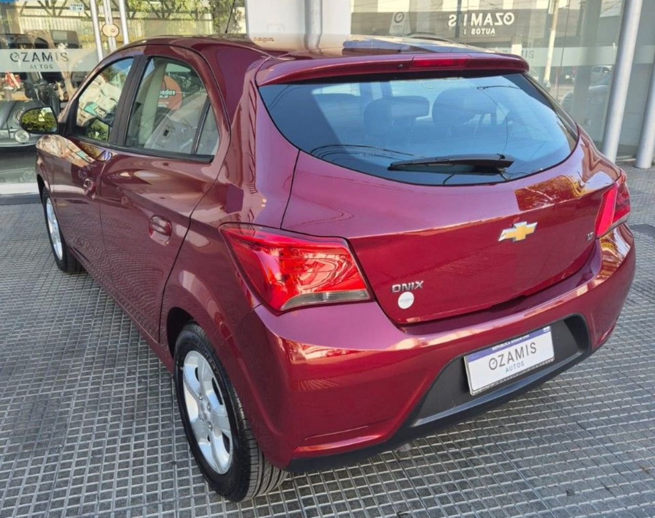 Chevrolet Onix Usado Financiado en Mendoza, deRuedas