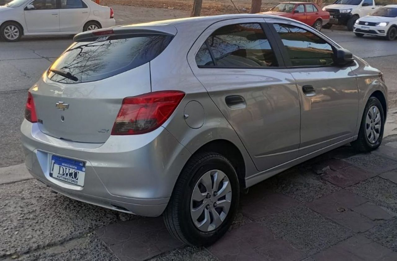 Chevrolet Onix Usado Financiado en Mendoza, deRuedas