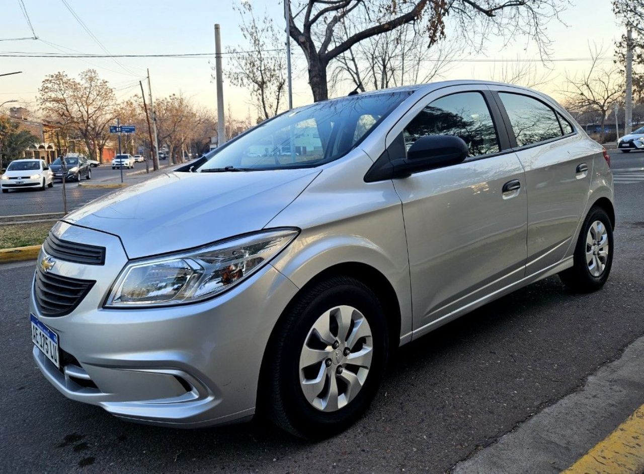 Chevrolet Onix Usado Financiado en Mendoza, deRuedas