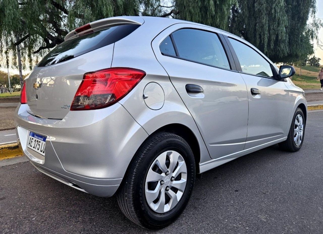 Chevrolet Onix Usado Financiado en Mendoza, deRuedas