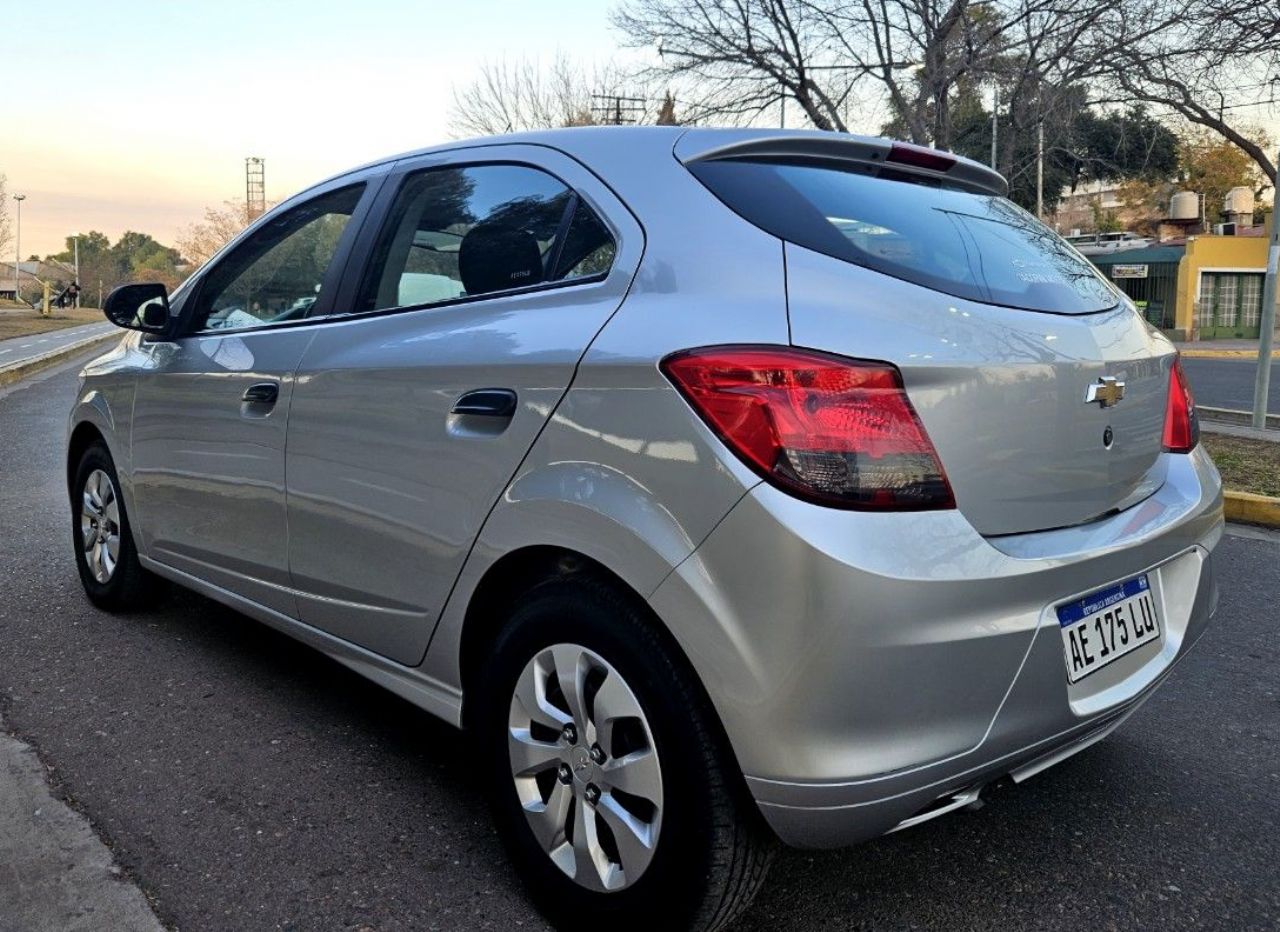 Chevrolet Onix Usado Financiado en Mendoza, deRuedas