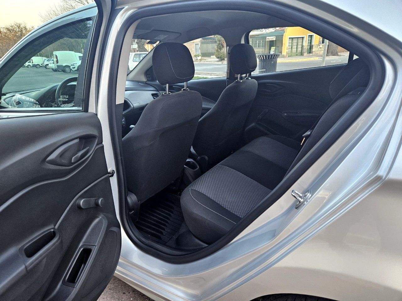 Chevrolet Onix Usado Financiado en Mendoza, deRuedas
